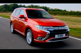 Mitsubishi Outlander PHEV, front action